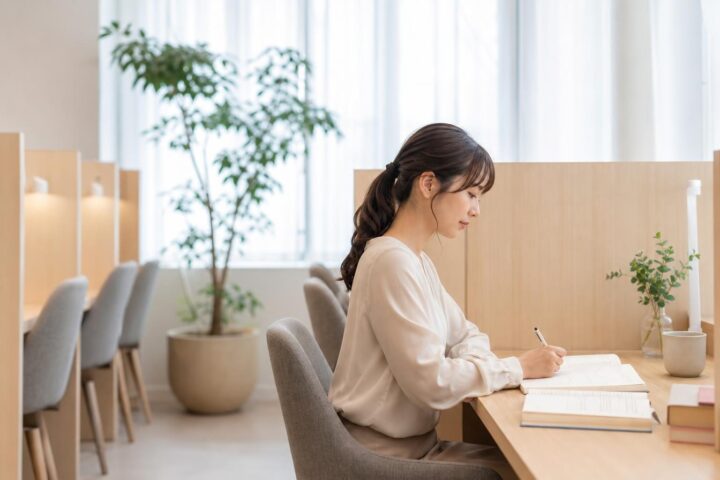 鹿児島中央駅で勉強できる場所を探す女性社会人へ｜カフェ・自習室・コワーキングを比較